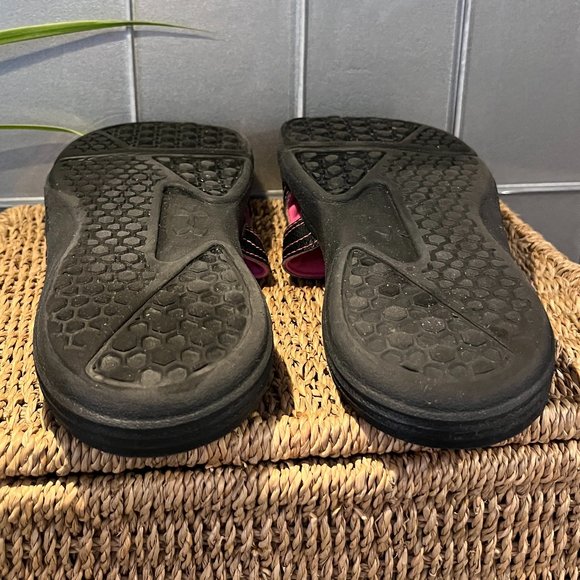 UNDER ARMOUR Slides Size 5 Barbie Pink and Black Beach Pool - Picture 8 of 12